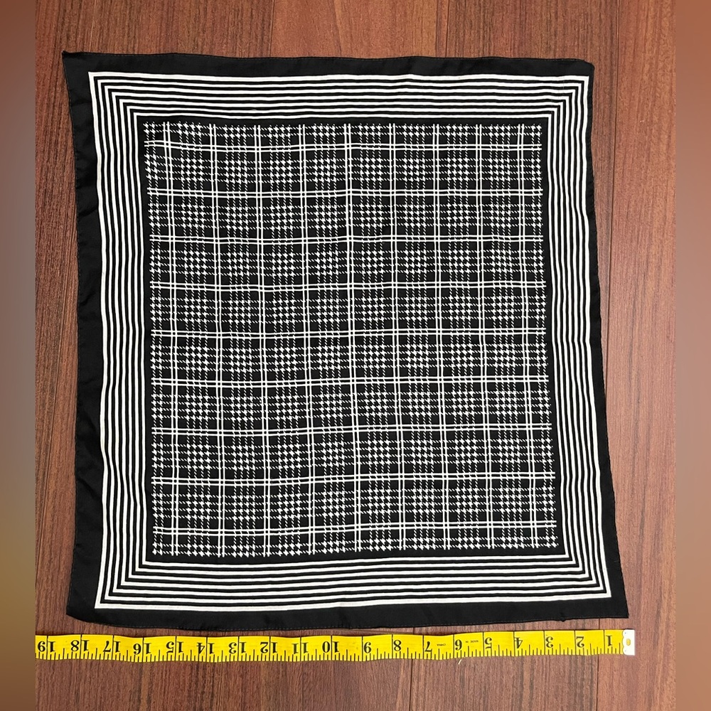 Fun vintage black white scarf